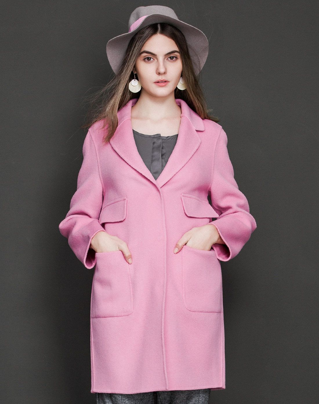 爱美斯粉色大衣