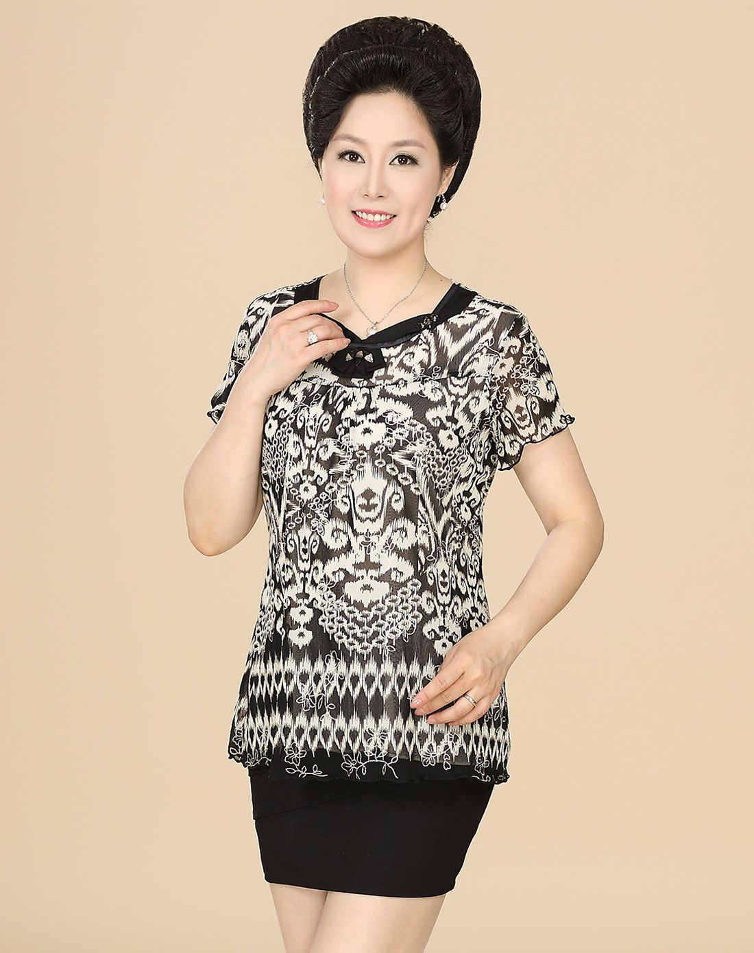 黑色典雅印花多边领短袖针织衫