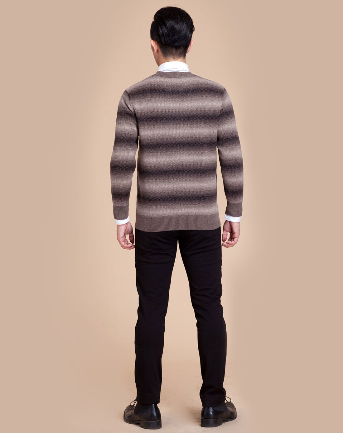 男款圆领棕褐色长袖纯羊绒衫