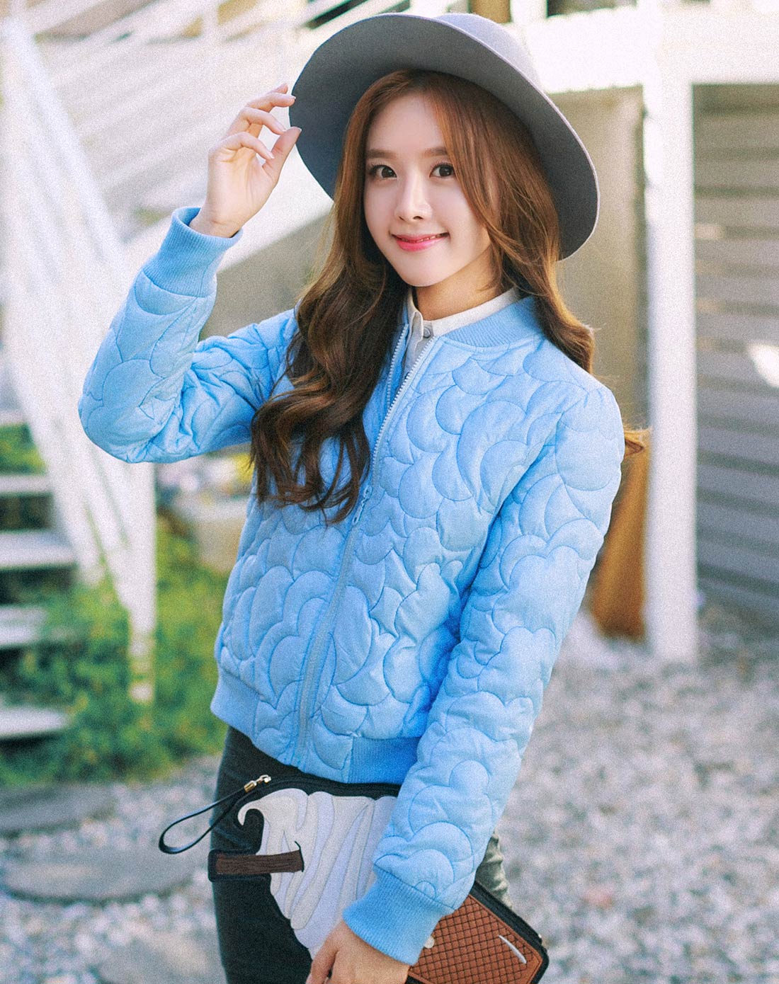 女款天蓝色羽绒服