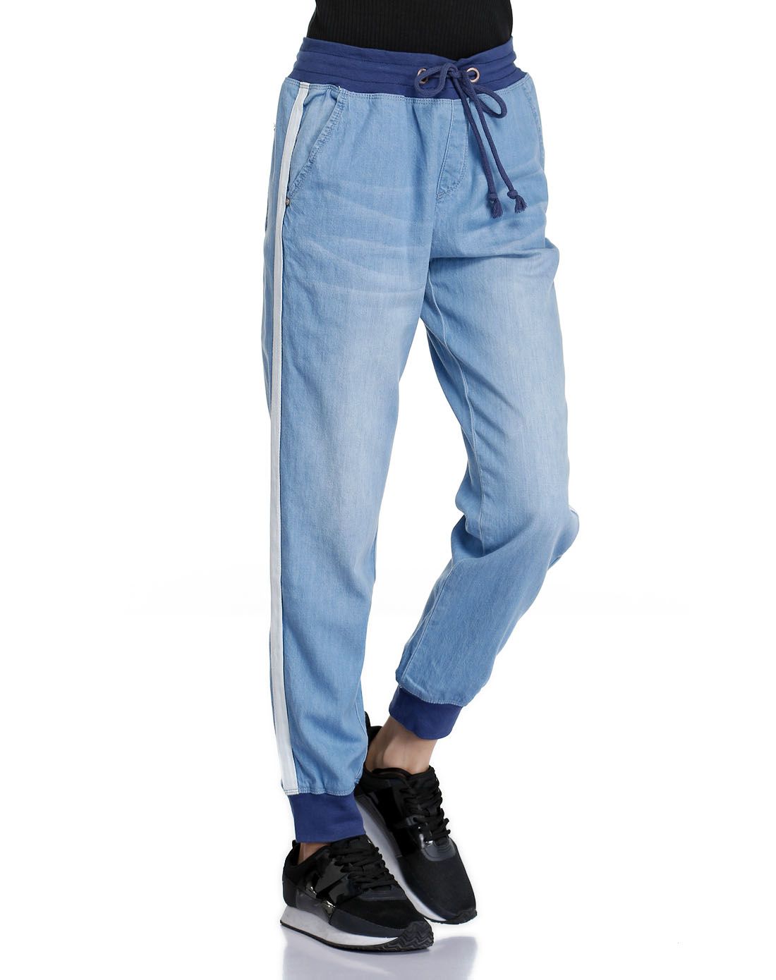 浅蓝色运动休闲抽绳长裤