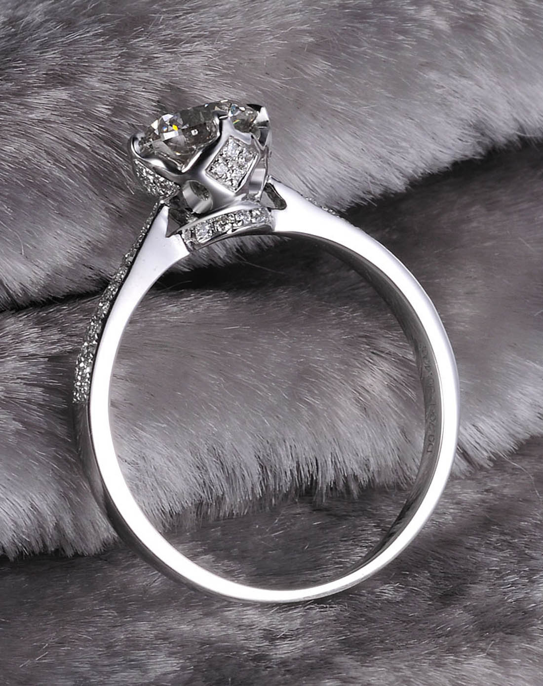 唯品会专享白18k金0.75克拉fg色钻石女戒指