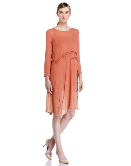 浅红褐色宽松圆领长袖连衣裙