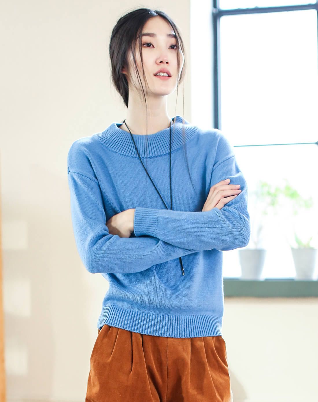 蓝色圆领时尚百搭宽松毛衣