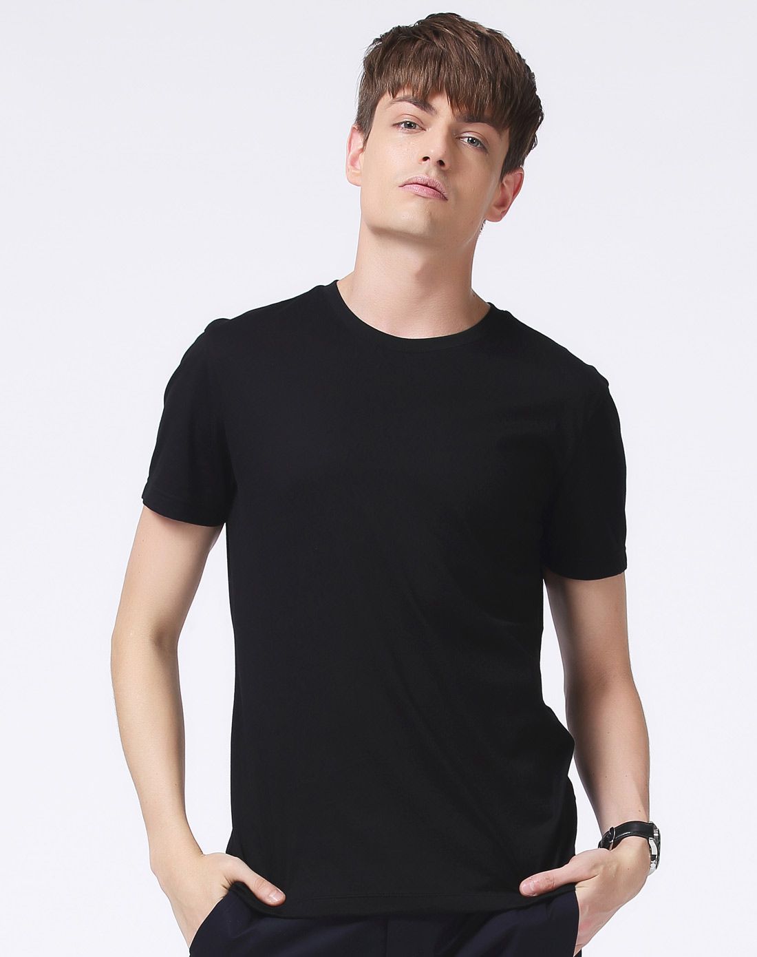黑色修身圆领纯色短袖t恤