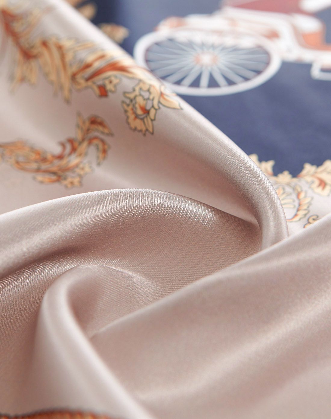 香妃色欧美时尚马车系印花睡裙