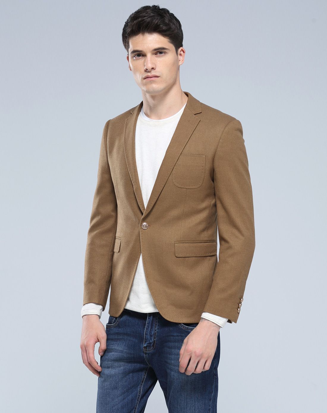 卡其色柔适顺滑修身版翻领西服