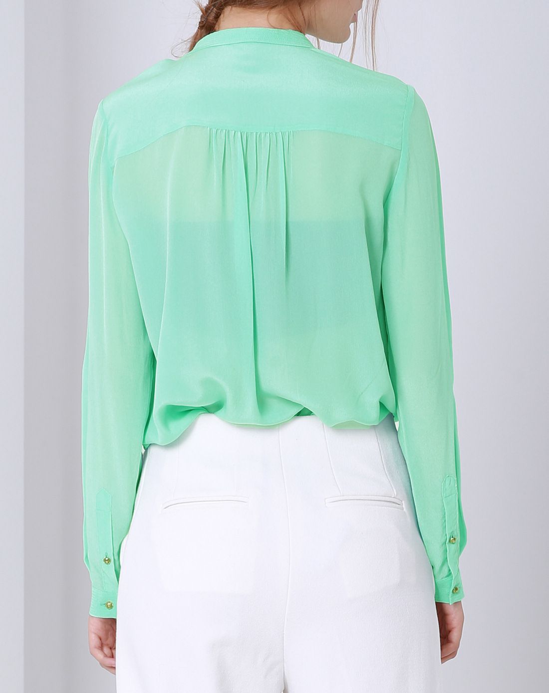 浅薄荷色复古褶皱真丝上衣