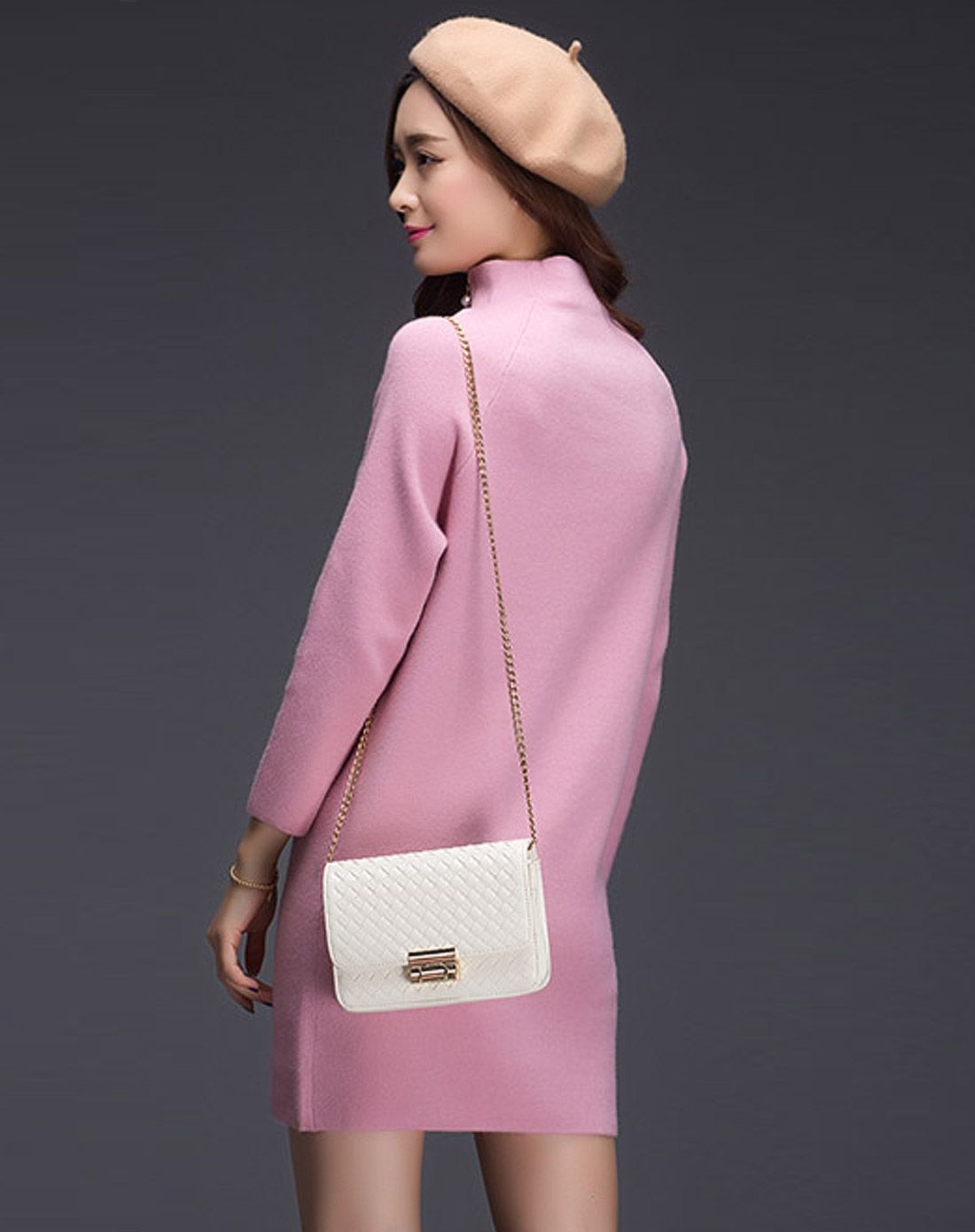 女藕粉色气质纯色修身针织连衣裙