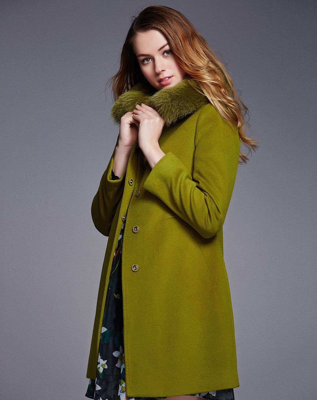 秋香绿欧美时尚毛领羊绒大衣