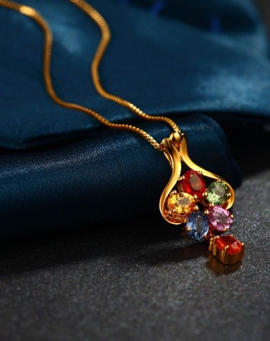 > 18k金饰彩蓝宝石镶嵌花朵造型女士吊坠(赠银链)