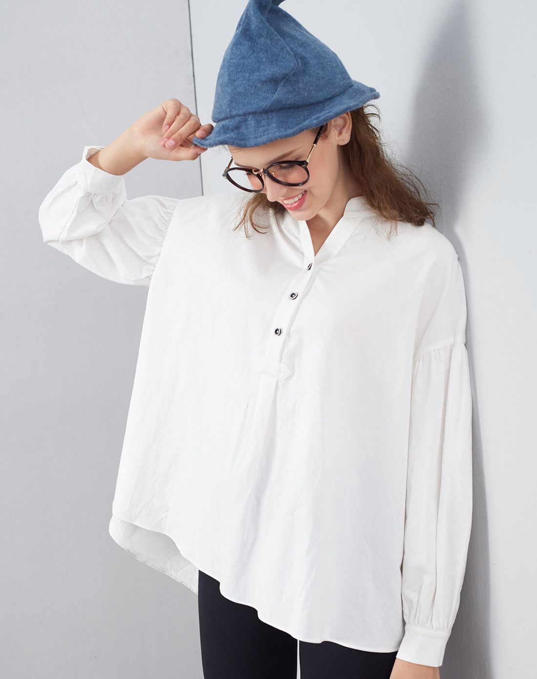 米白色灯笼袖宽松款落肩衬衫