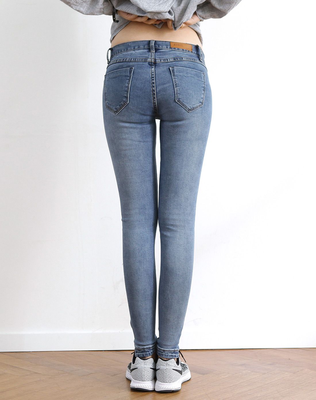 > sugar lips显瘦裤脚开口牛仔裤