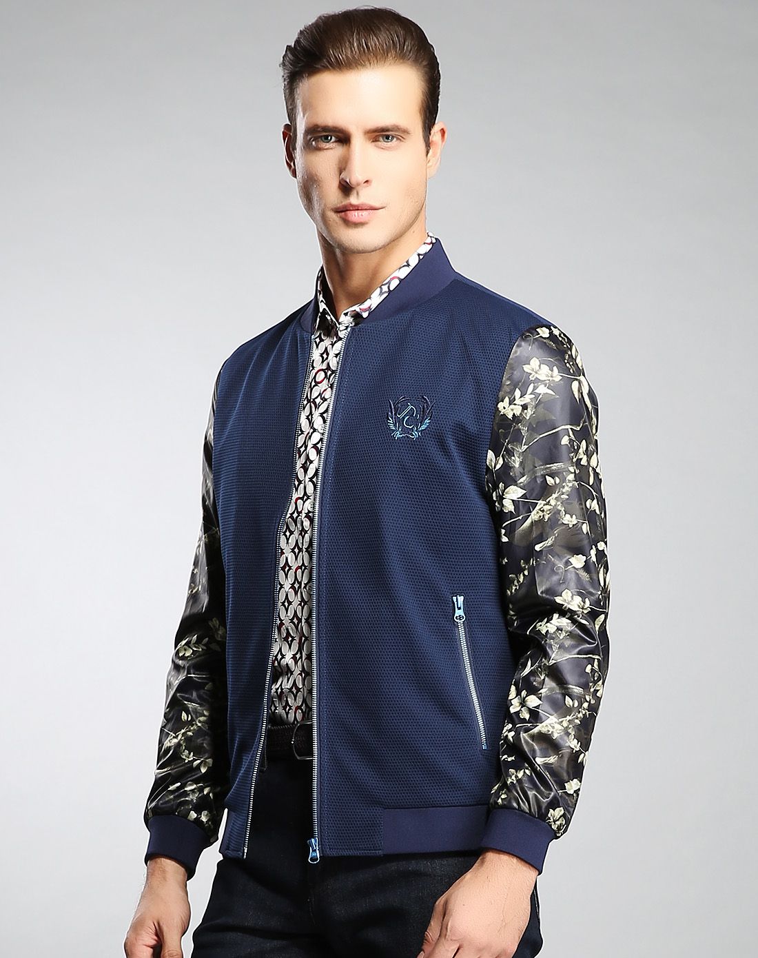 迪赛deicae男装专场 深蓝色轻薄舒适拼袖针织小立领夹克