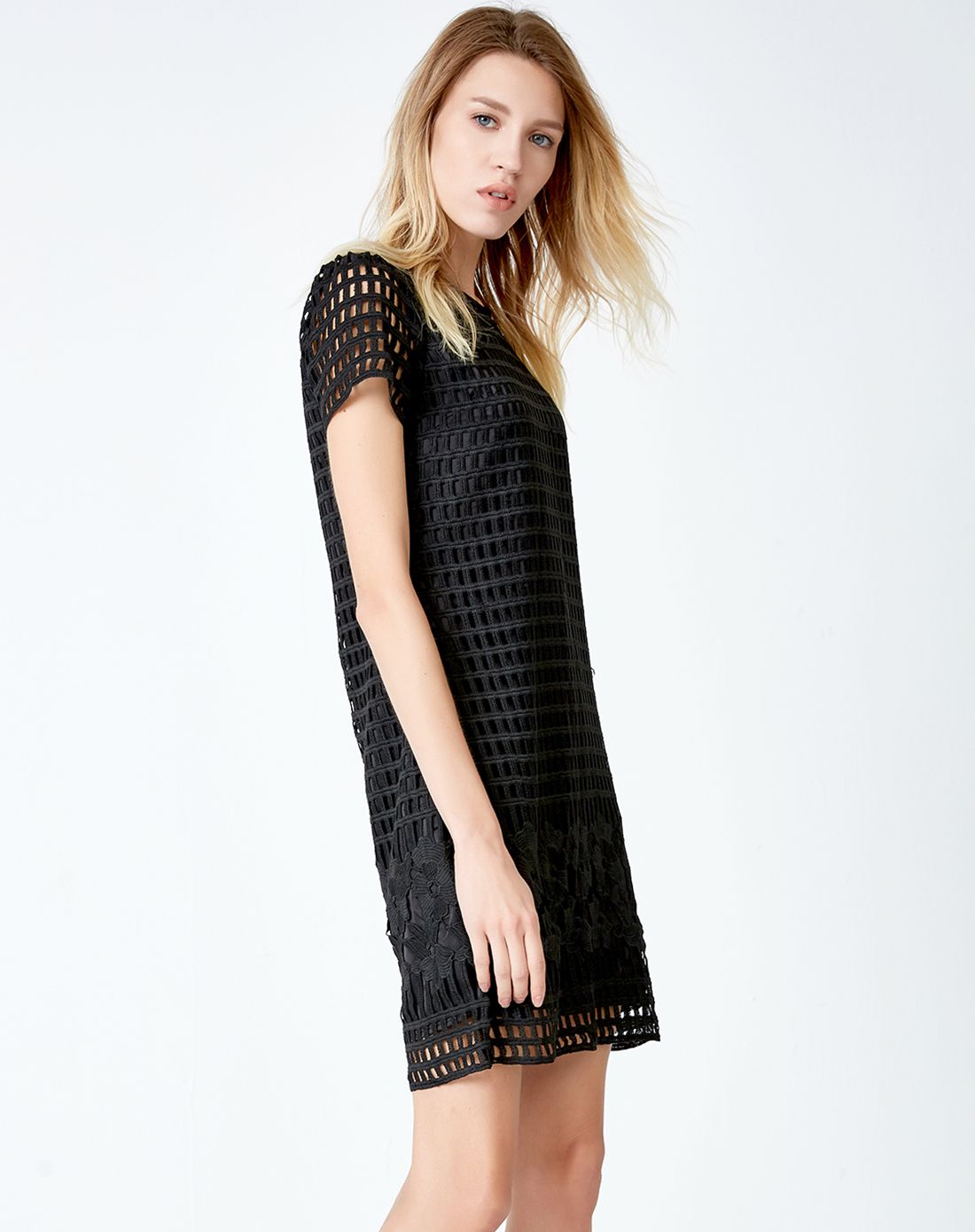黑色网格蕾丝连衣裙