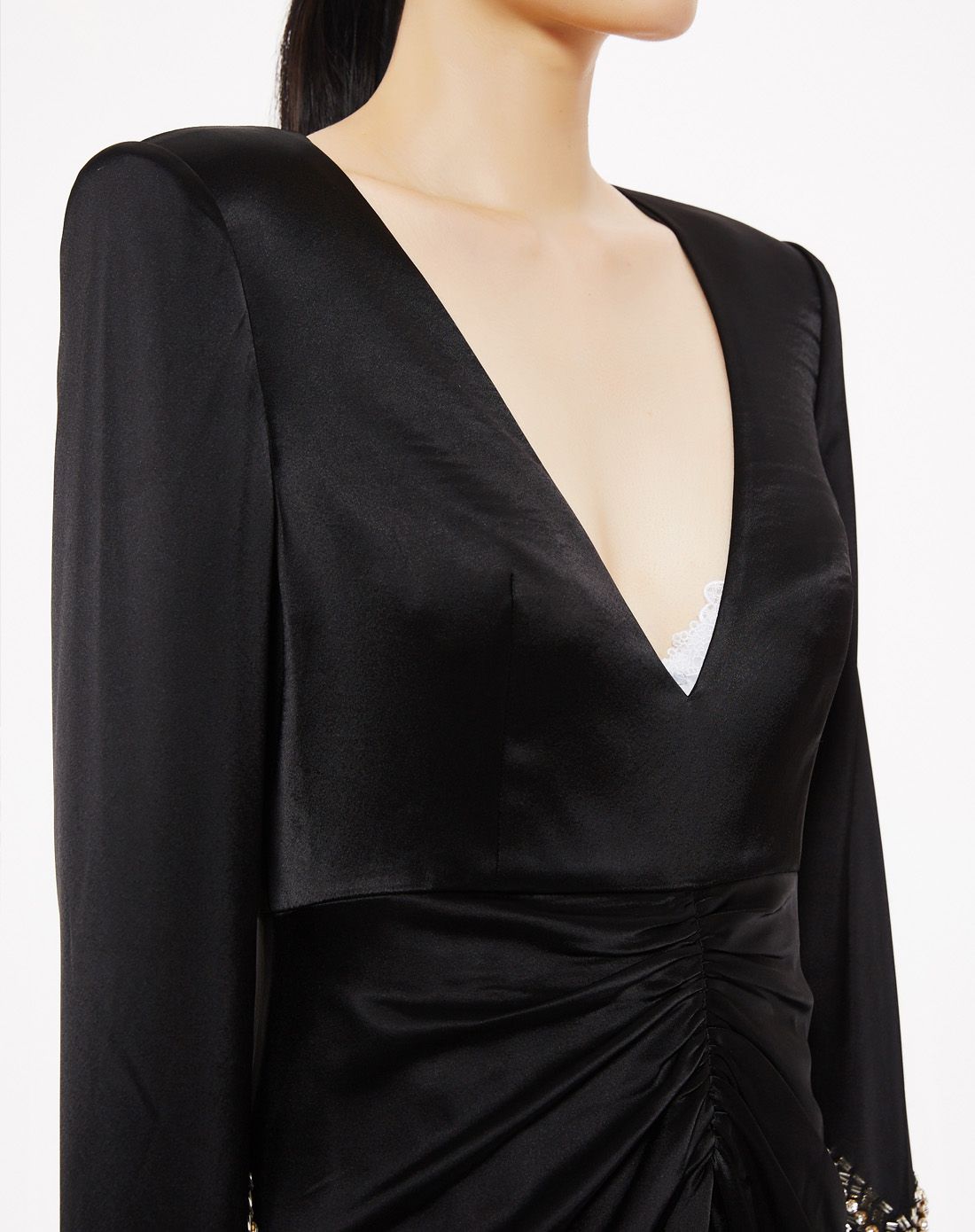 黑色深v领高贵订珠礼服裙