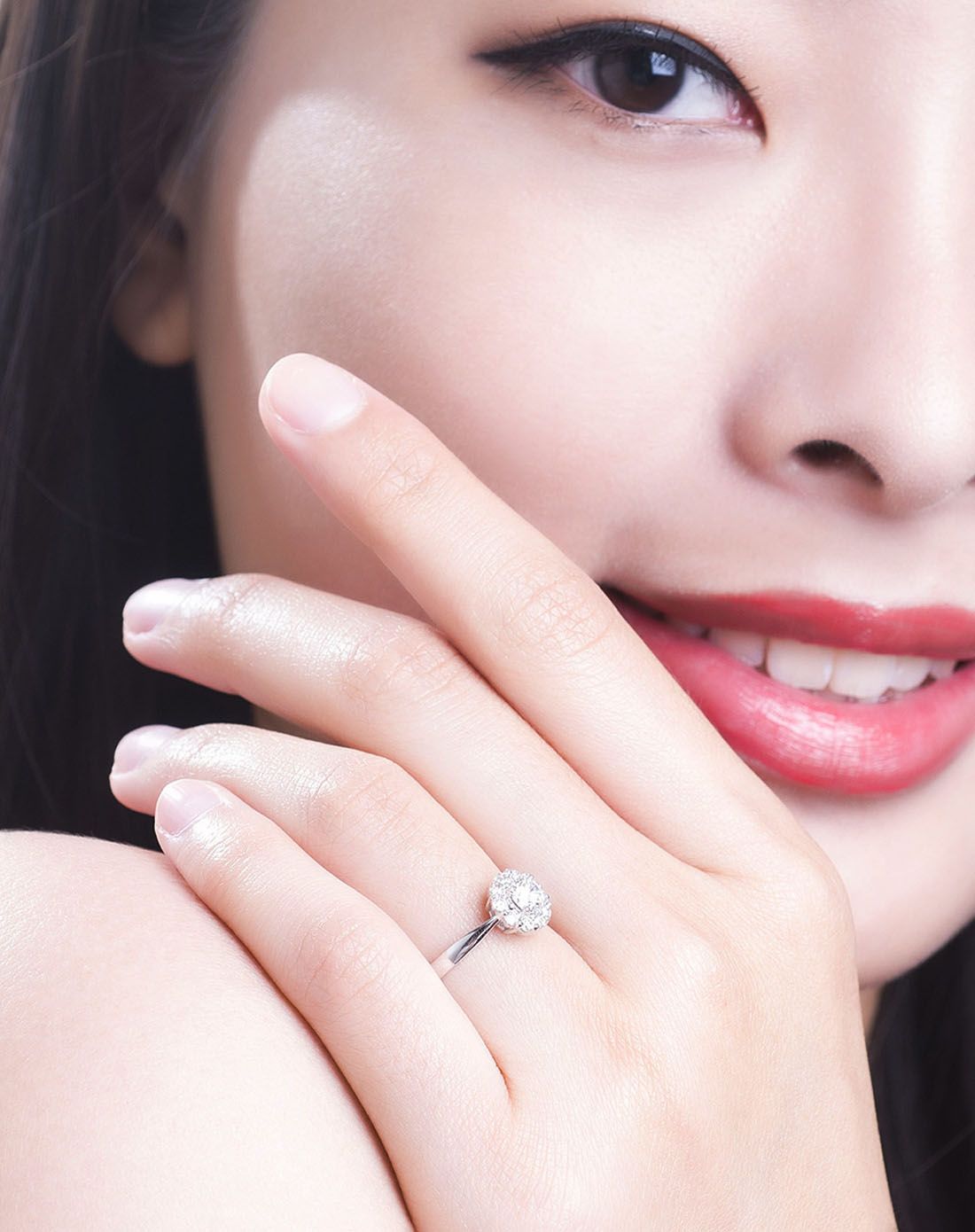 1克拉效果白18k金钻石女戒指