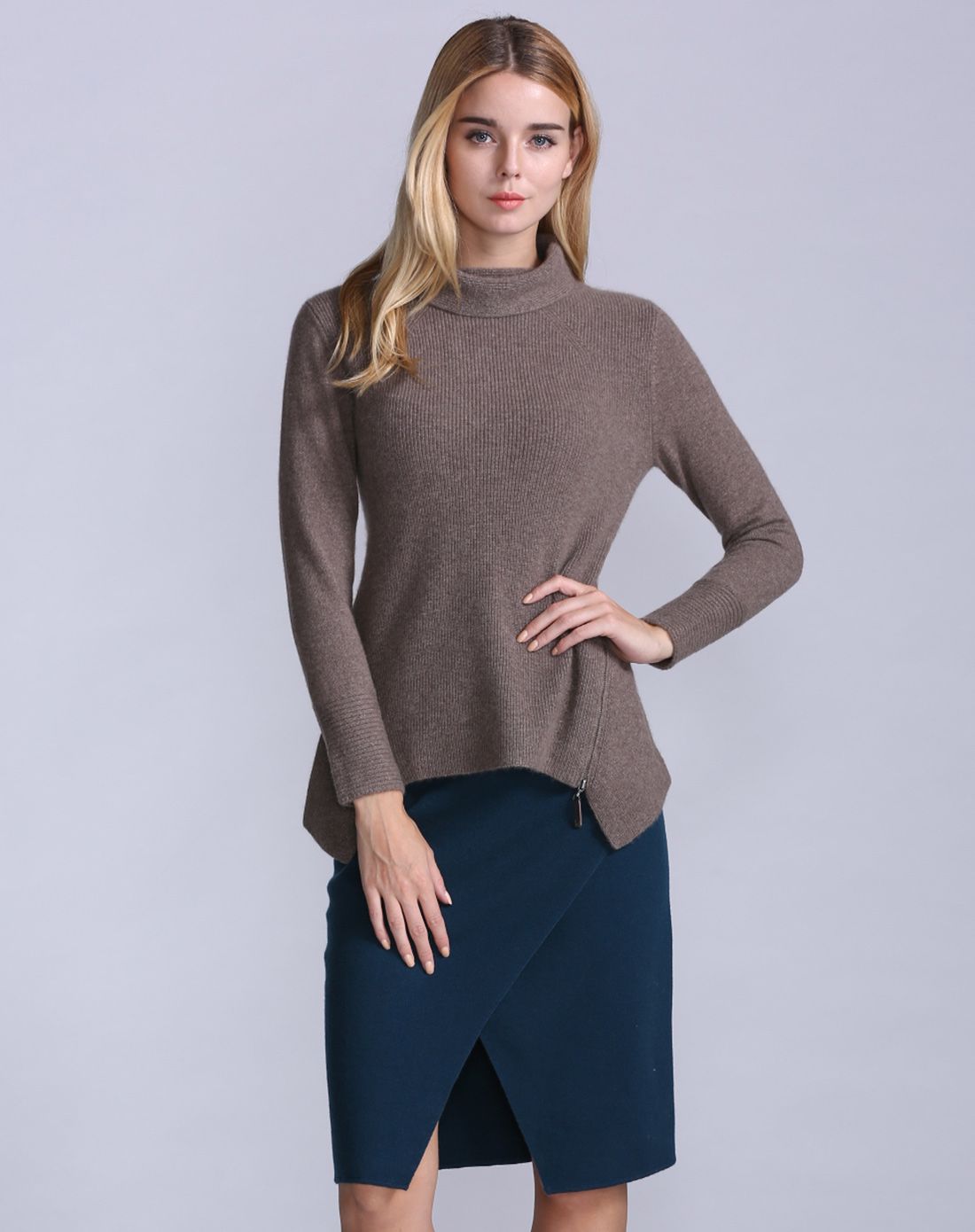 女士中咖摩登文雅异性下摆盆领女套衫