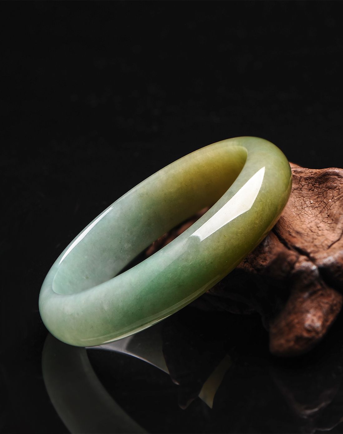 玛丽.温莎 水润黄绿双彩翡翠手镯圈号55(附证书)