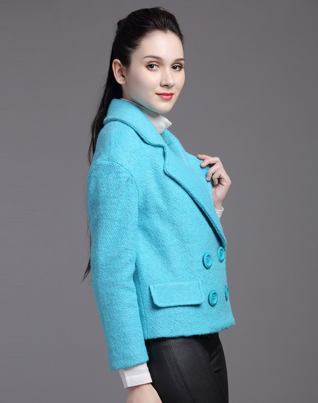 女式青短款羊毛呢大衣浅蓝青