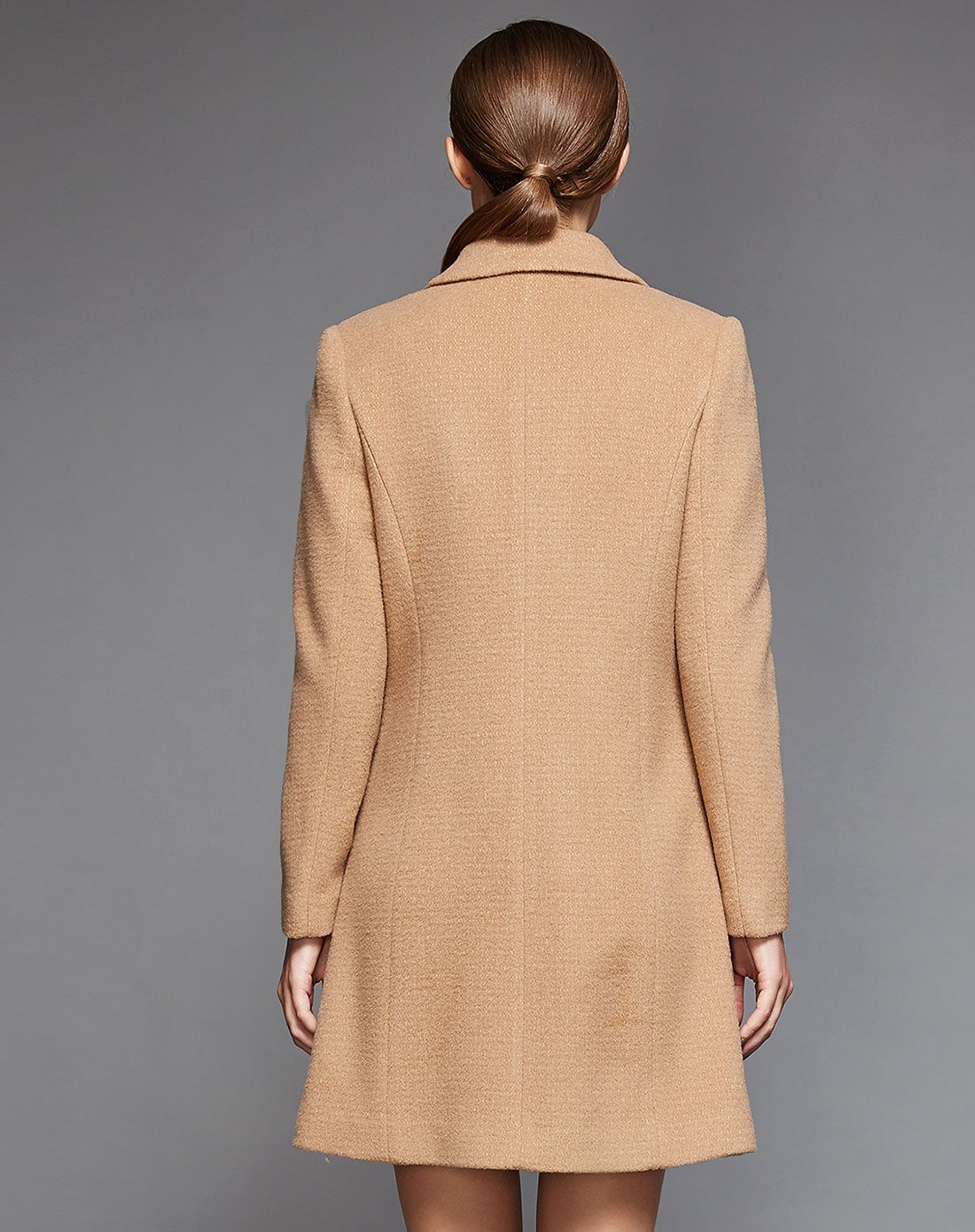 浅咖色毛呢收腰简约时尚大衣