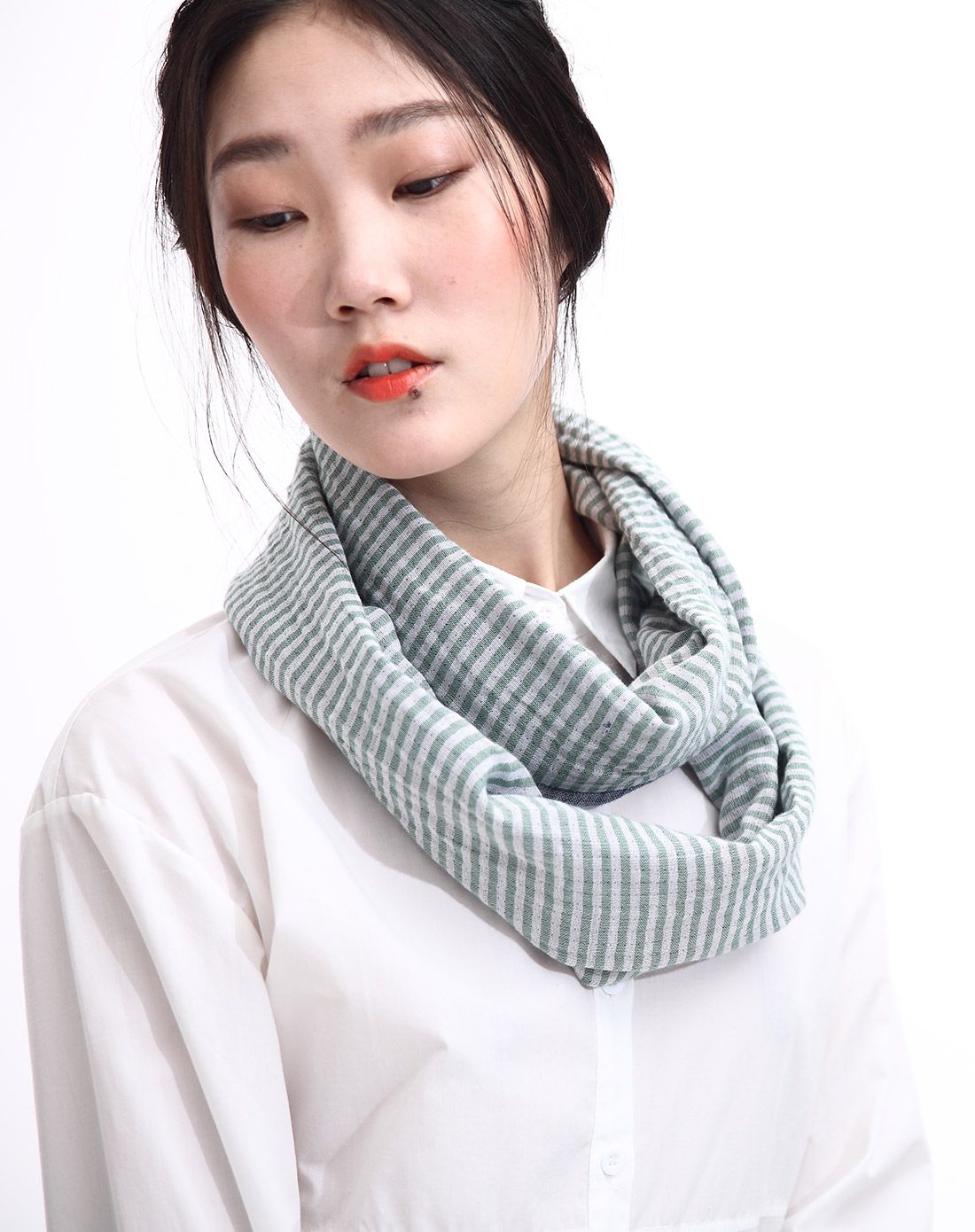 蓝色文艺折叠纹100%纯棉女士围巾保暖围脖