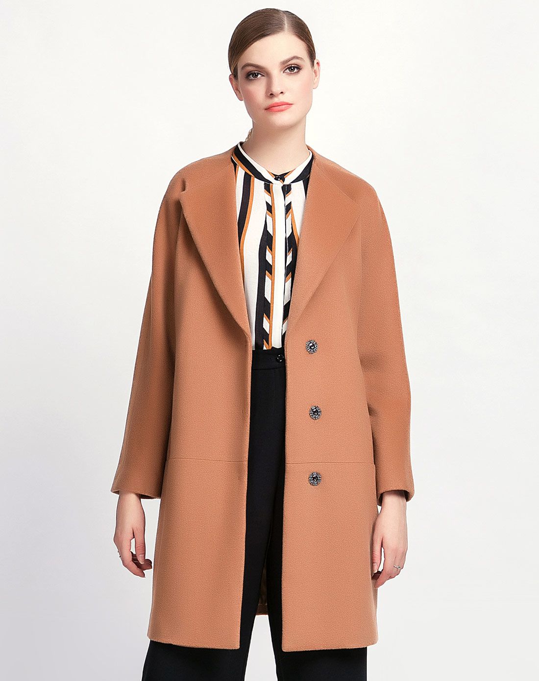 咖色开领时尚毛呢大衣