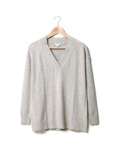 米灰色经典v领低调长袖针织衫