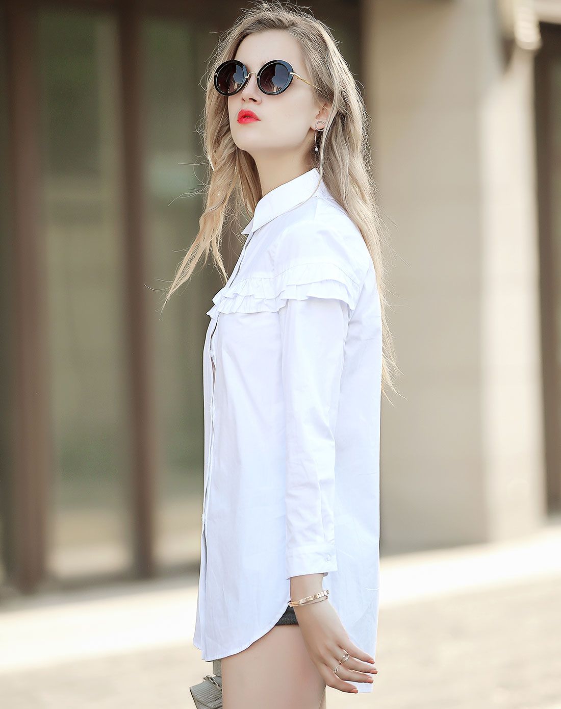 本白可爱木耳边侧面开叉长袖衬衫