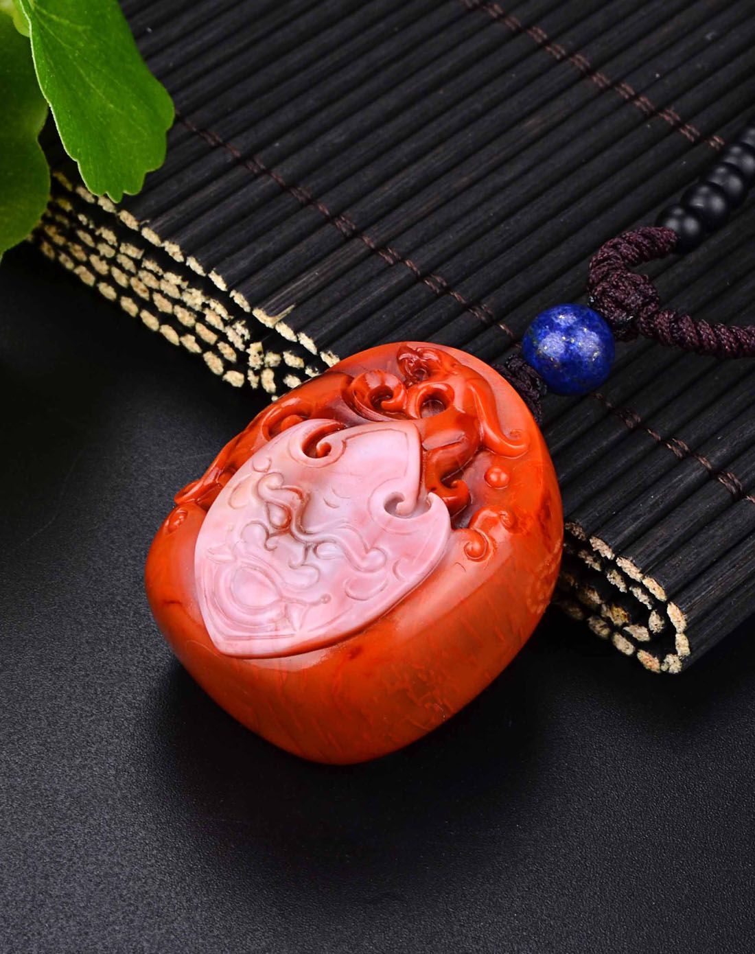 南红玛瑙红白料府上有龙吊坠李俊昌落款