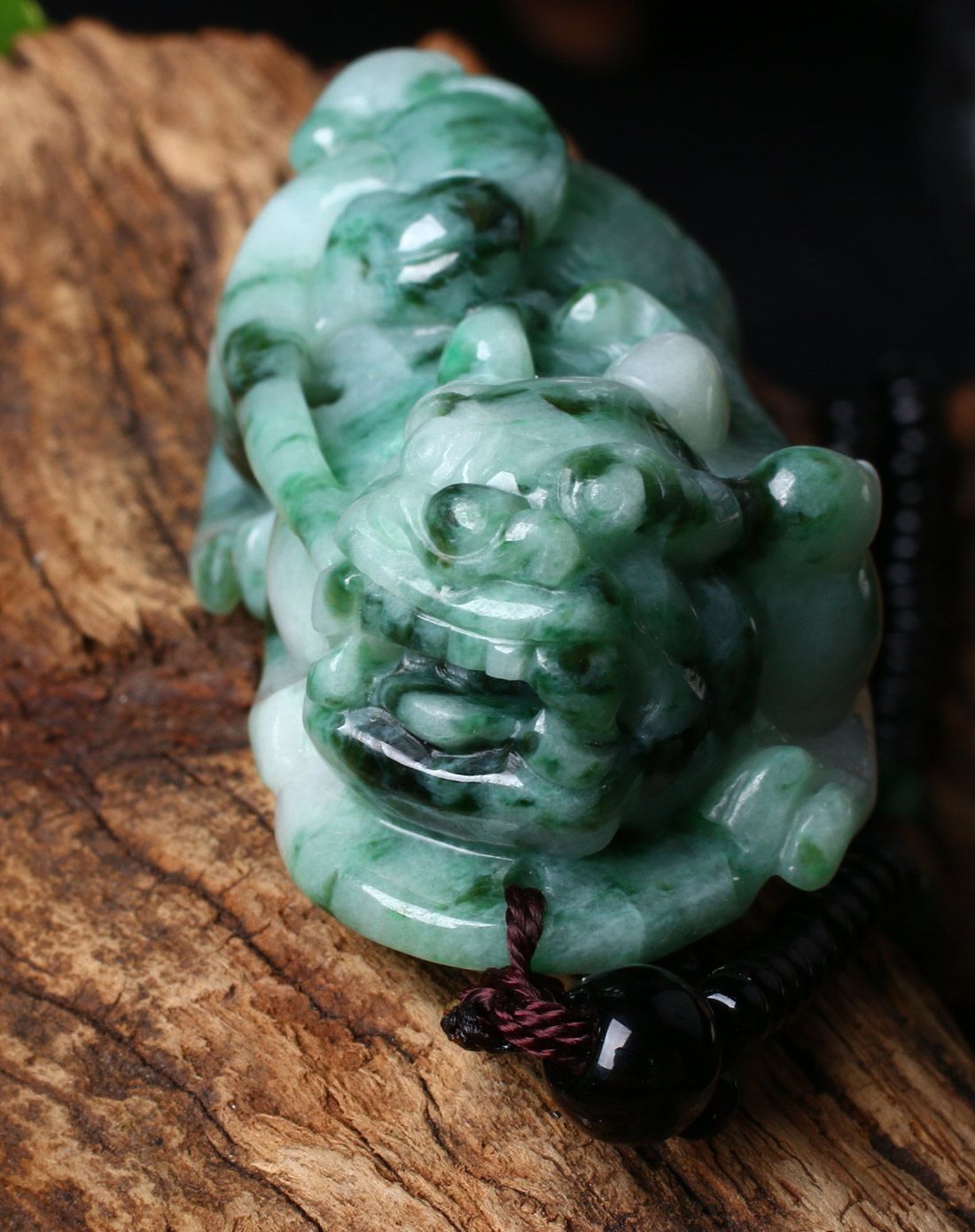 飘绿八面玲珑貔貅翡翠吊坠(附证书)