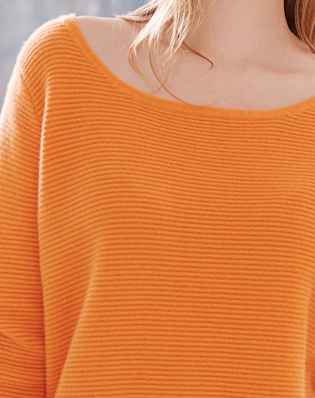 蜜橙色纯山羊绒加厚大圆领宽松女套衫