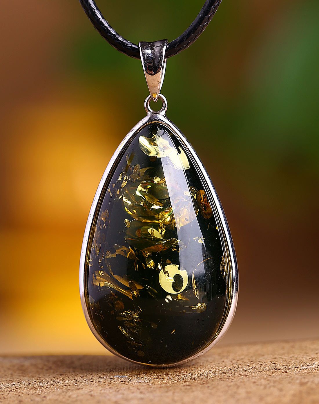 期颐之寿绿花珀吊坠附证书(含链子)