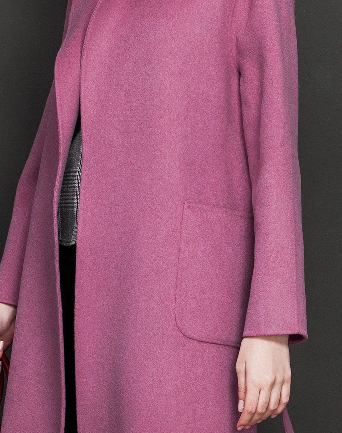 爱美斯橡皮红大衣