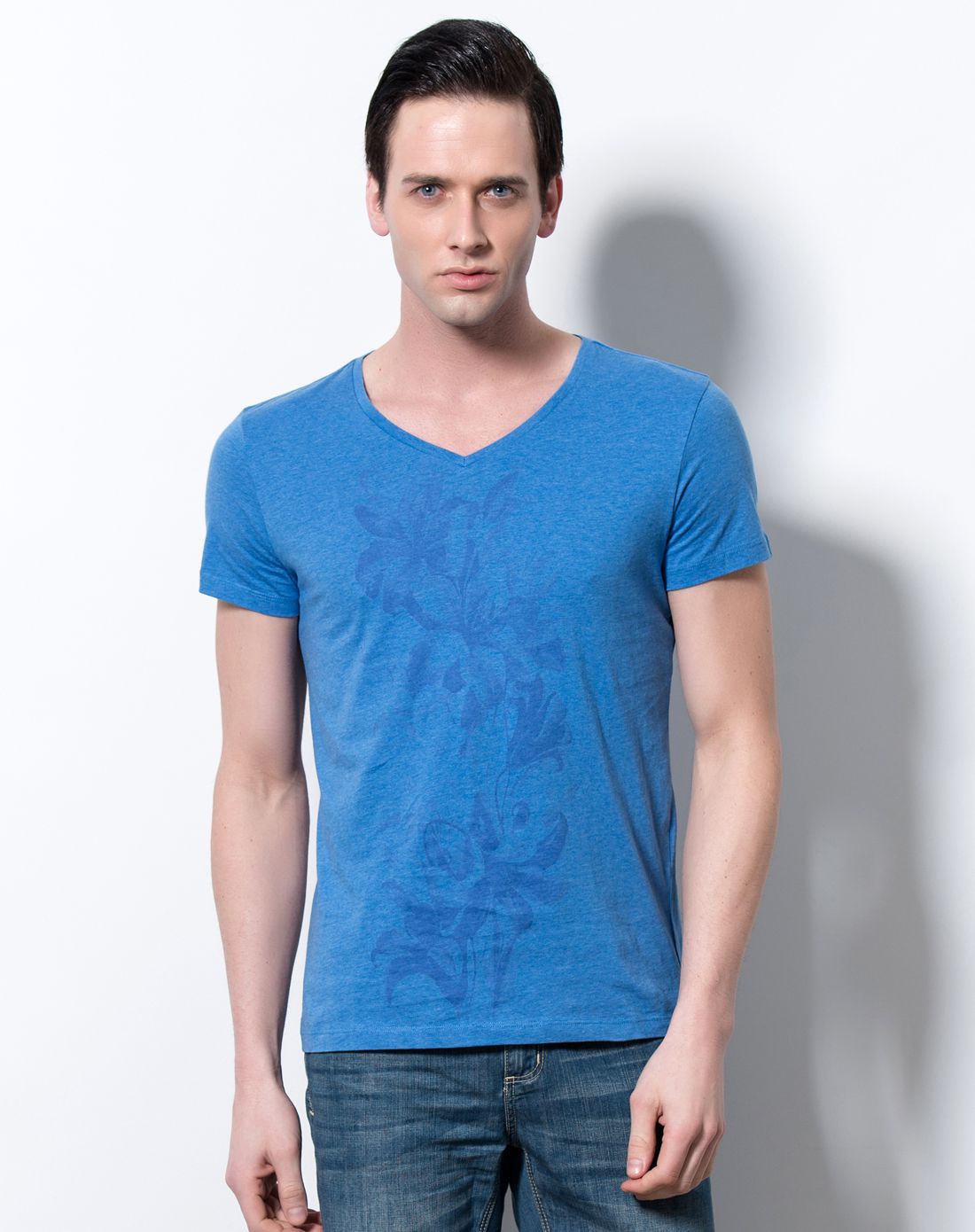 (特惠)浅蓝色青春活力短t恤衫v领