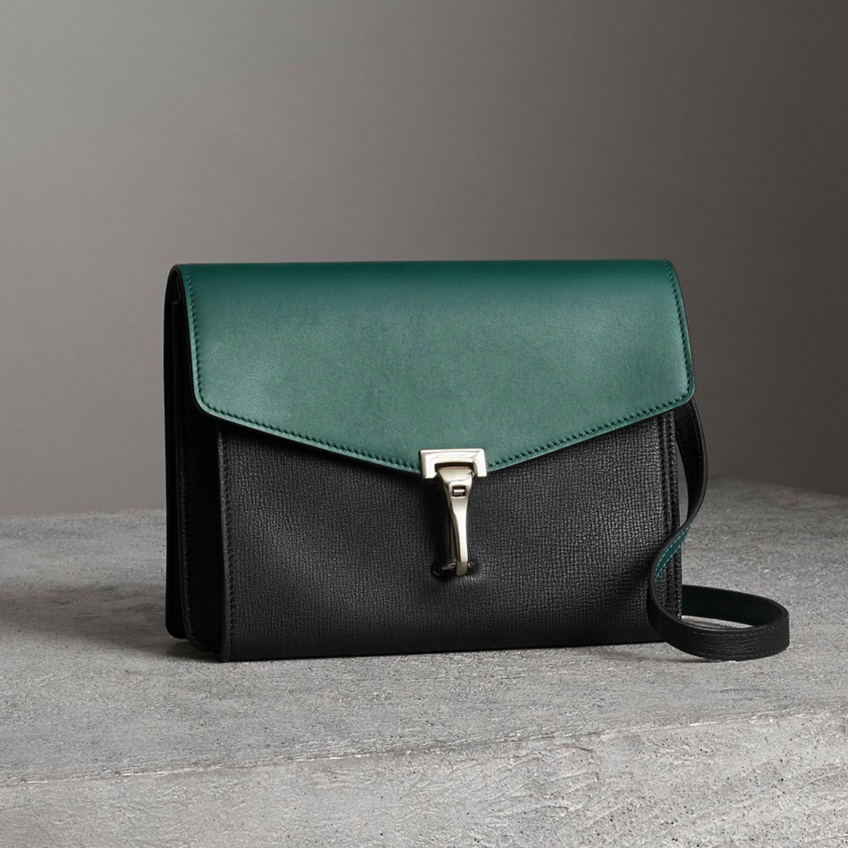 burberry博柏利 双色皮革斜背包