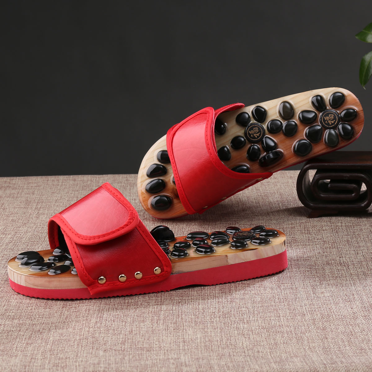 按摩拖鞋鹅卵石玉石磁石足底保健穴位足疗鞋情侣浴室防滑室内凉拖男女