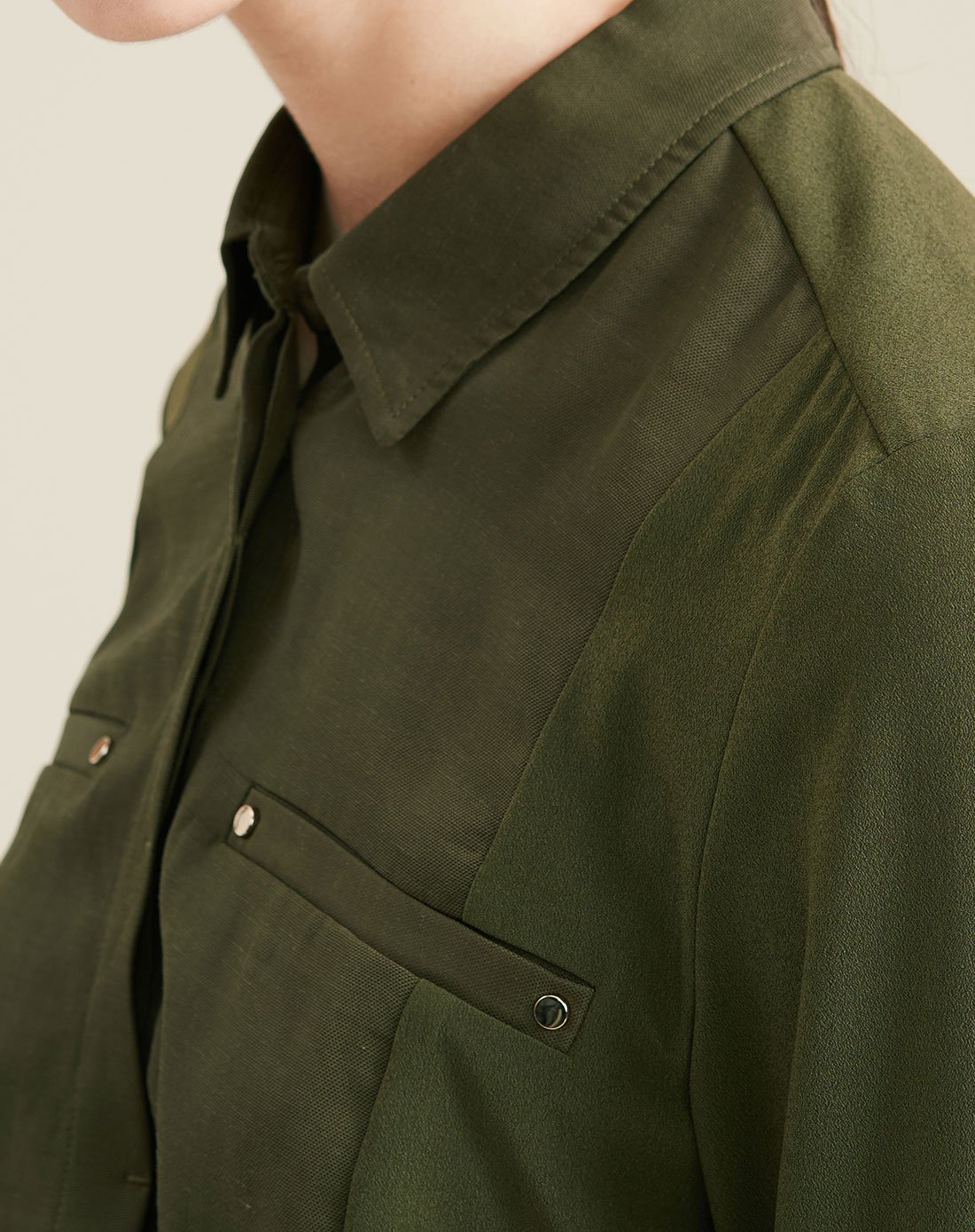 橄榄绿前短后长衬衫