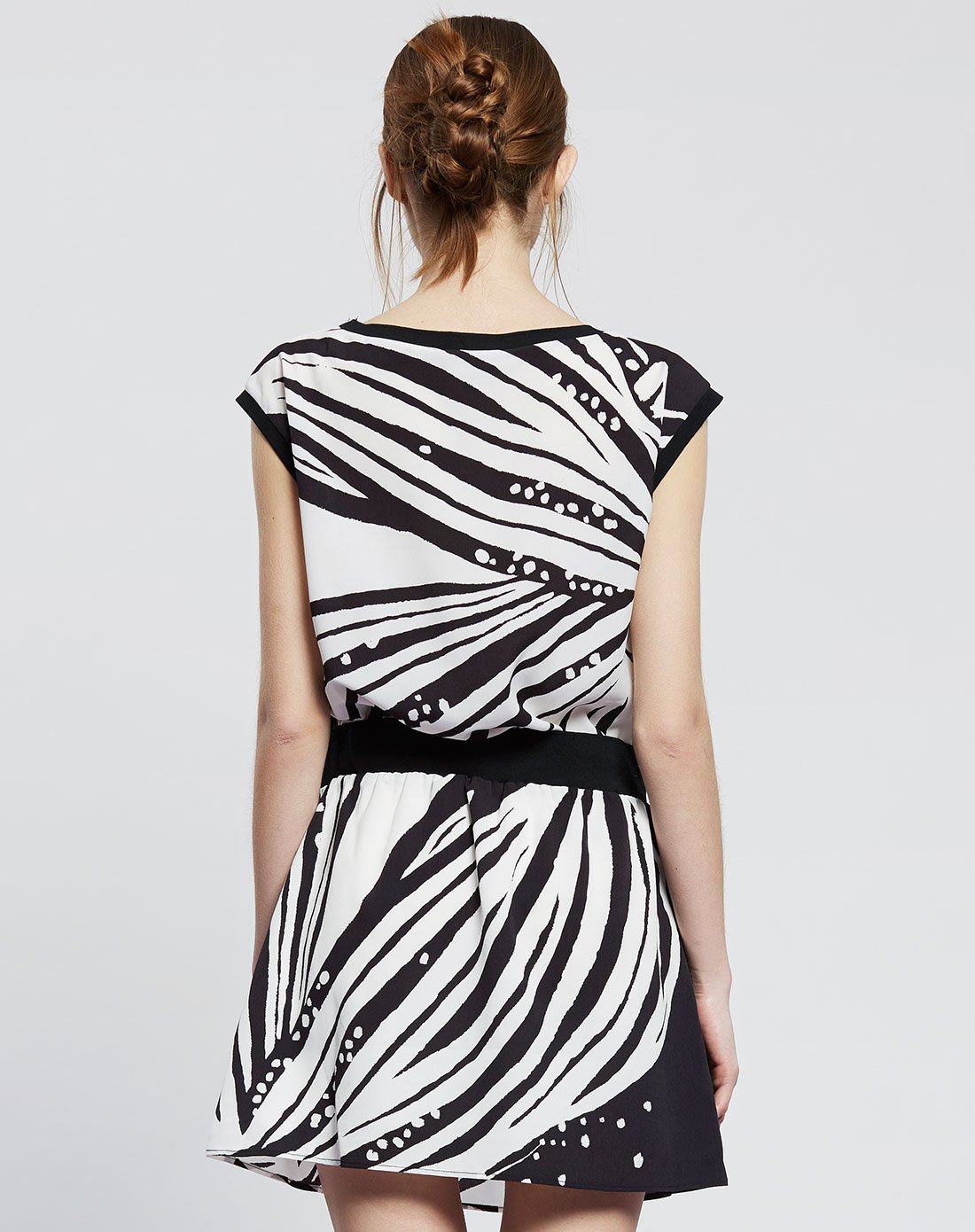 黑白视觉纹路连衣裙