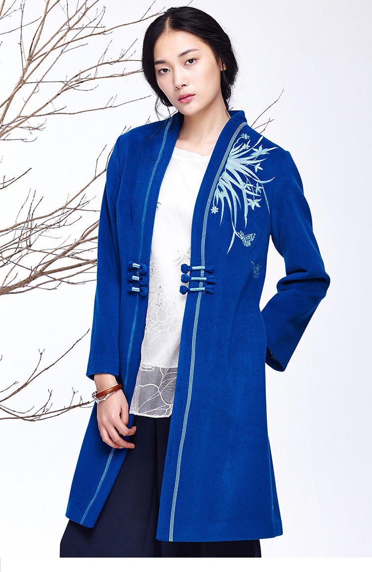 女款中式湖蓝色刺绣大衣