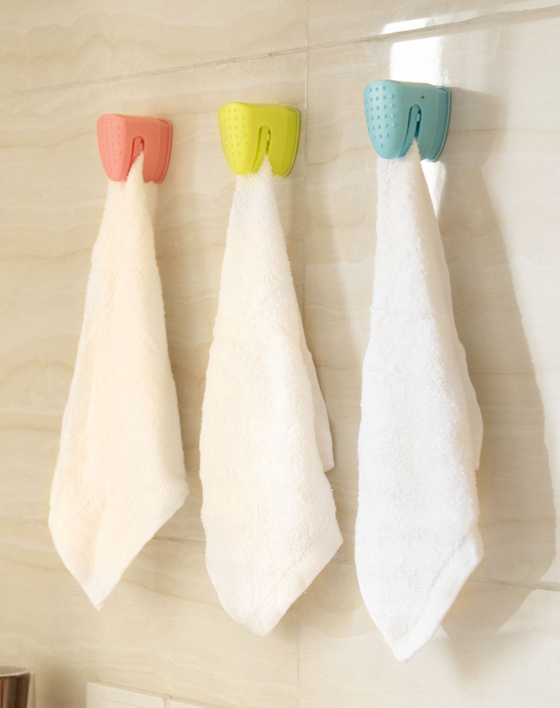 居家良品可粘贴实用毛巾夹(3色入)
