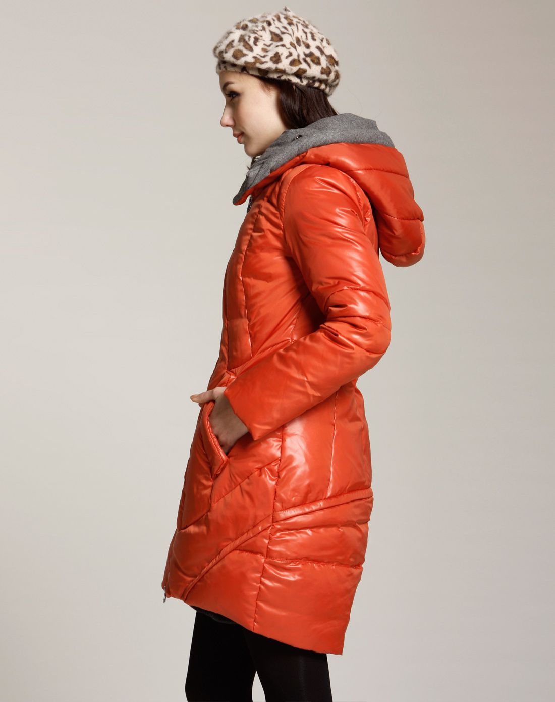 女款红灰色修身中长款羽绒服