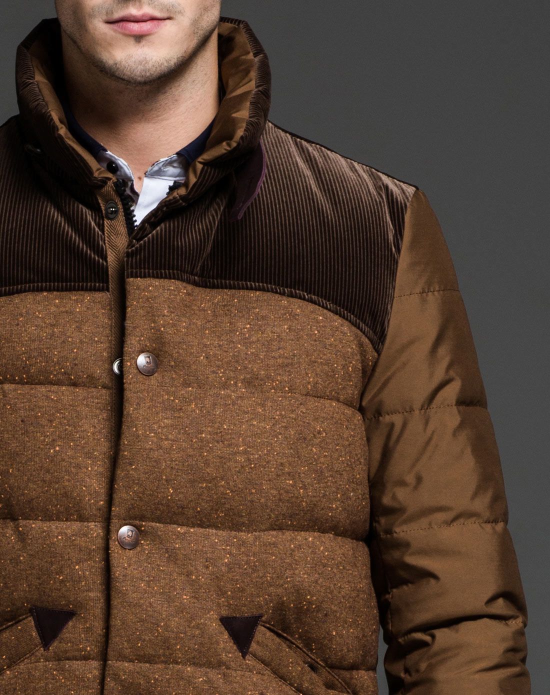 男款黄棕色都市休闲羽绒服