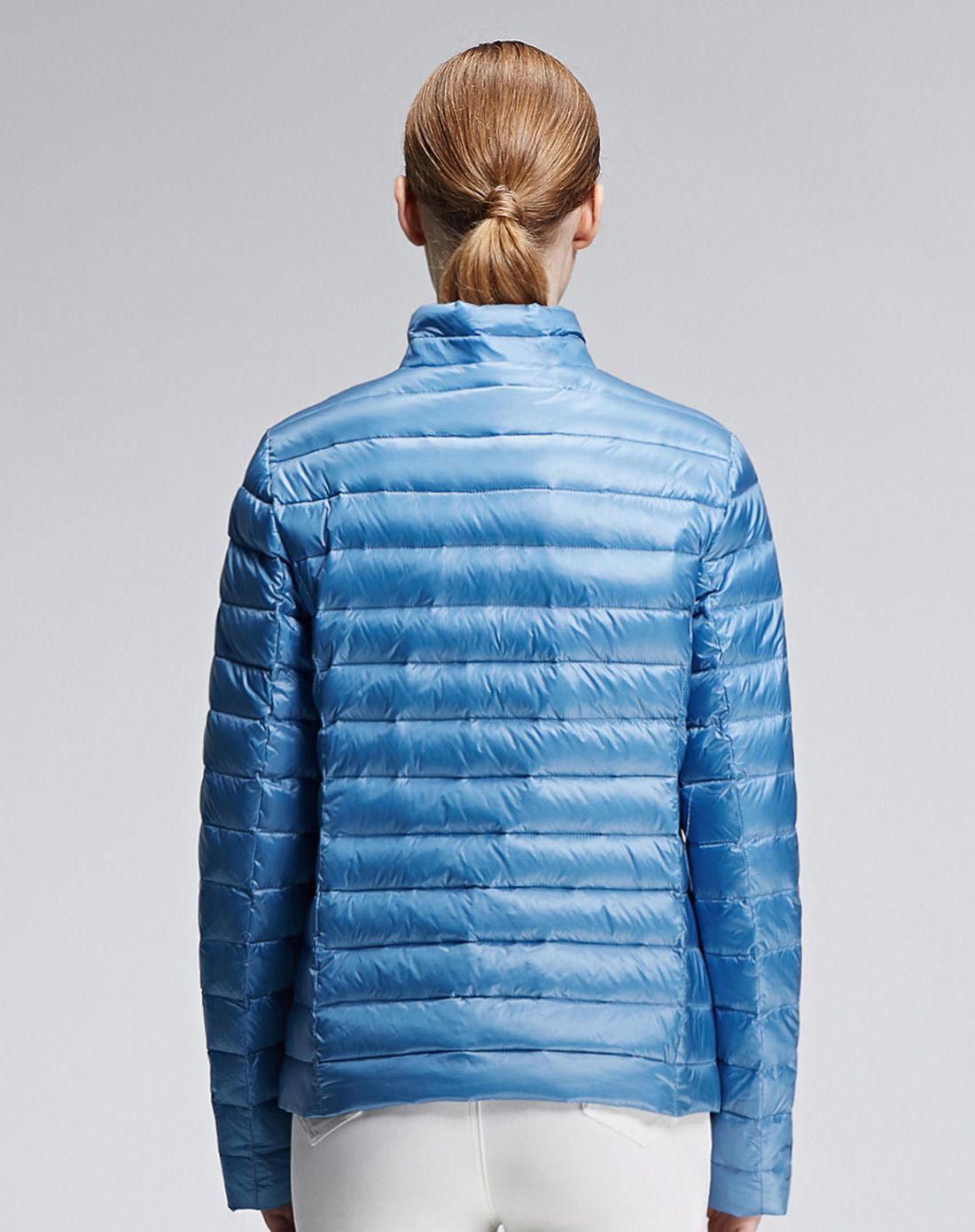 轻薄款羽绒服天蓝色