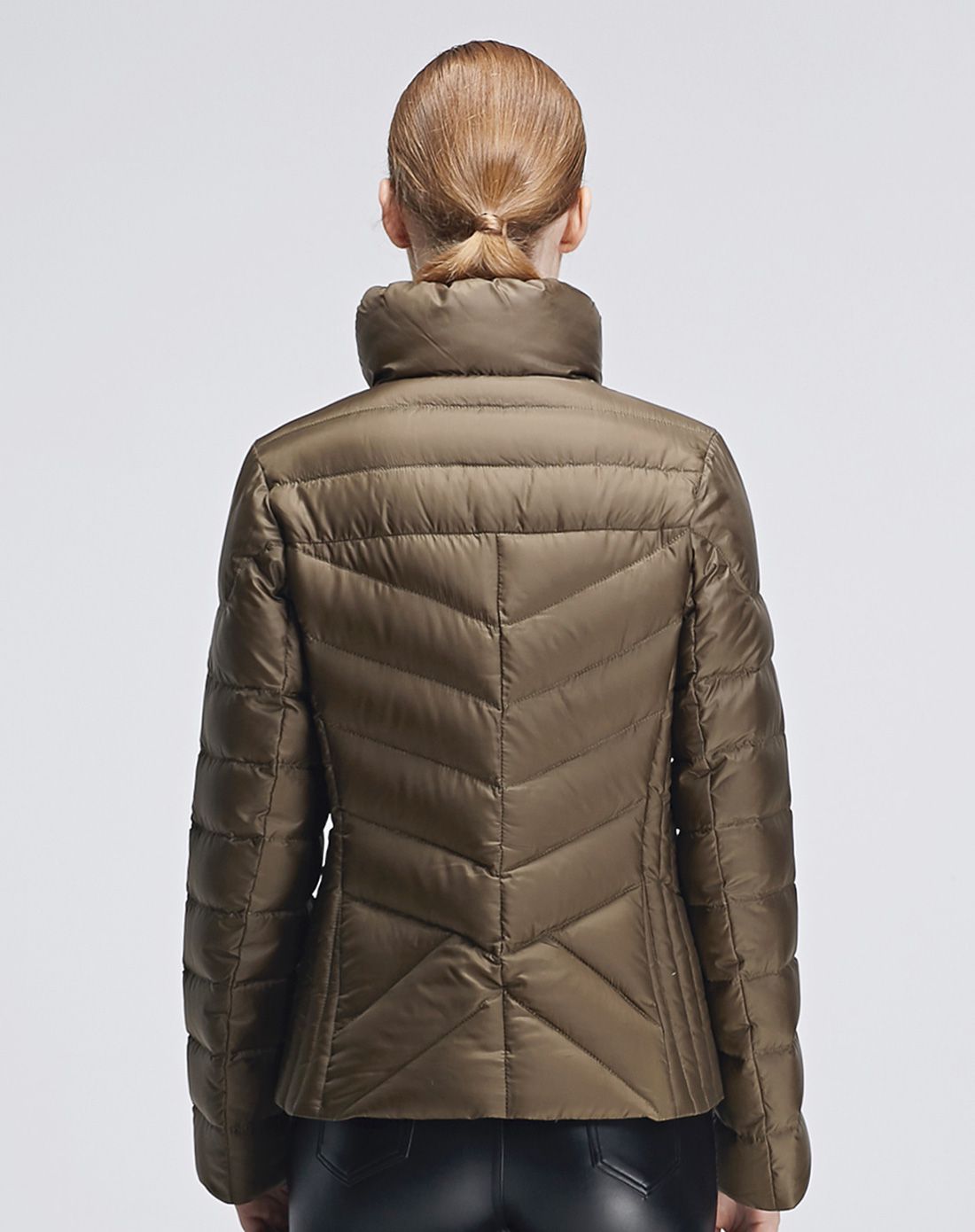 修身轻薄羽绒服咸菜色