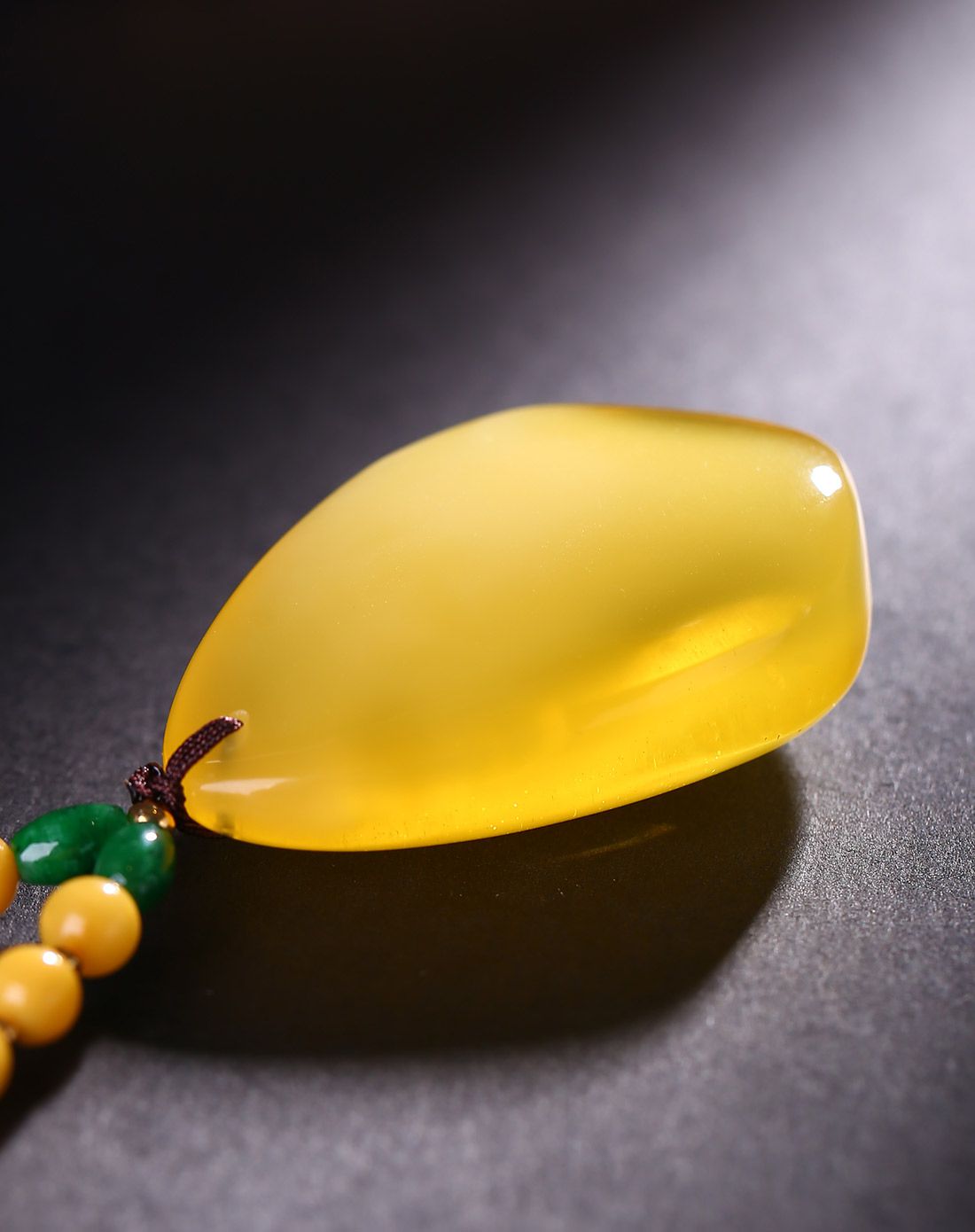 昊天 柠檬黄细腻随形蜜蜡项链附证书