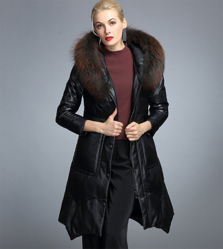 女式貉子毛翻领绵羊皮羽绒服