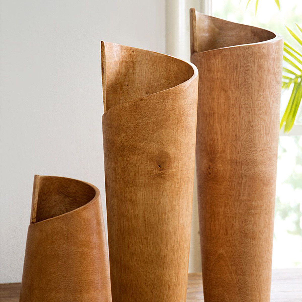 泰国进口深原木色芒果木书卷花瓶 中