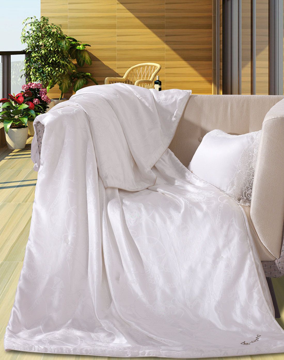 富安娜1.8米臻丝桑蚕丝夏薄被赫莲娜