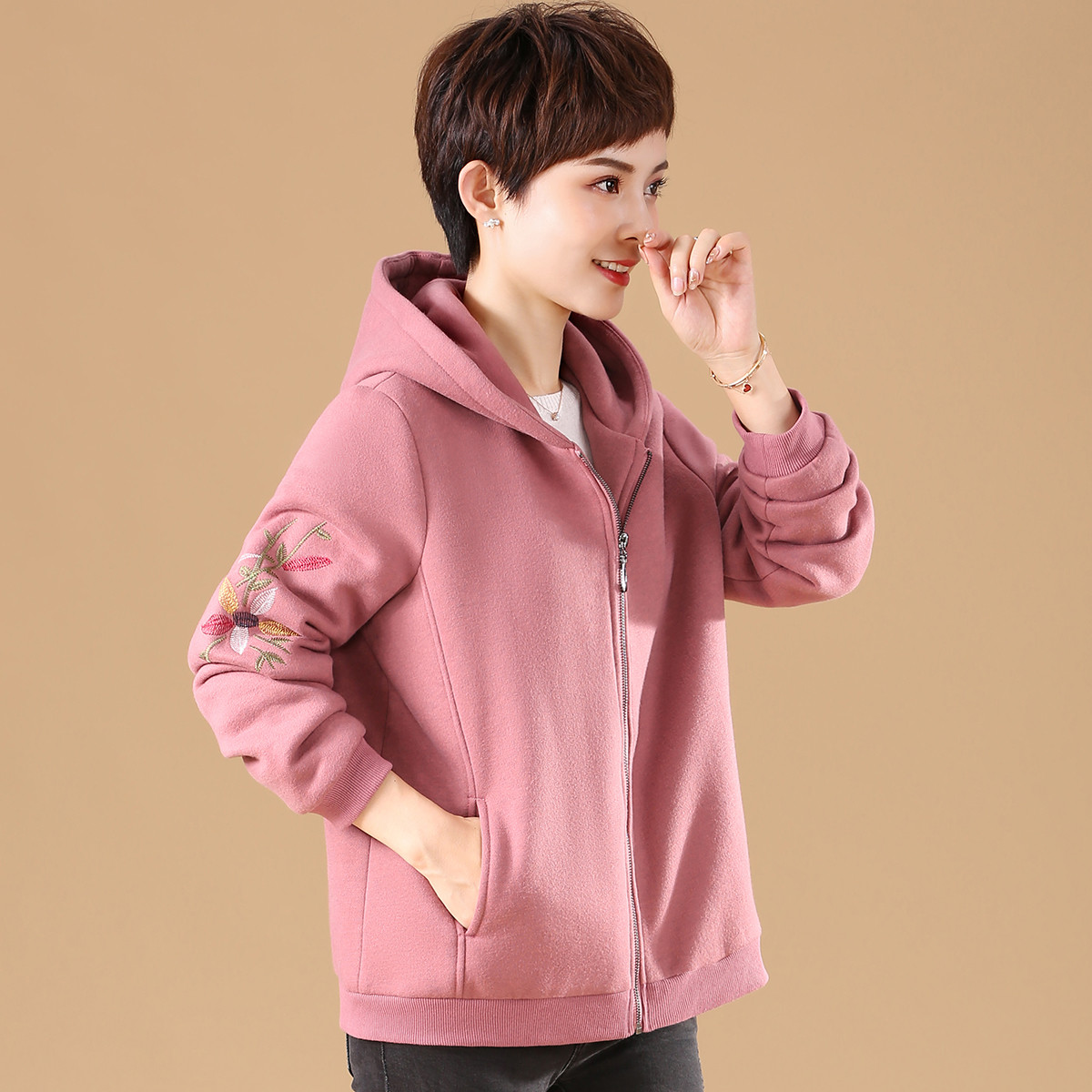 麦子熟了2019秋季新款中老年女装妈妈装连帽卫衣